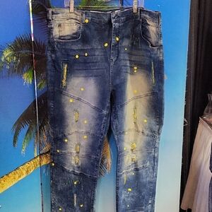 Men's Relaxed Fit Distressed Jeans in Blue
